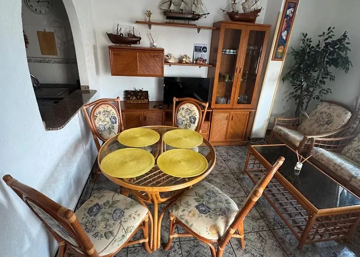 Naufragos 1st Line Apartment